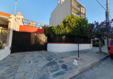 CASA DE 5 AMBIENTES CON COCHERA Y PILETA - ARENALES Y ROCA