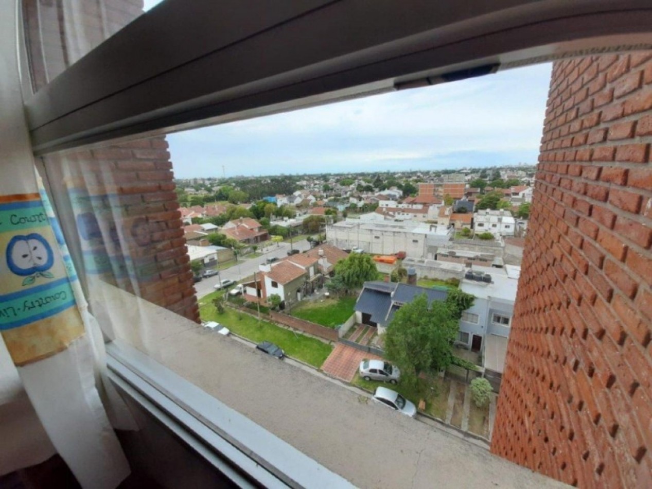 Departamento de 3 ambientes con balcon y vista panoramica a la ciudad.