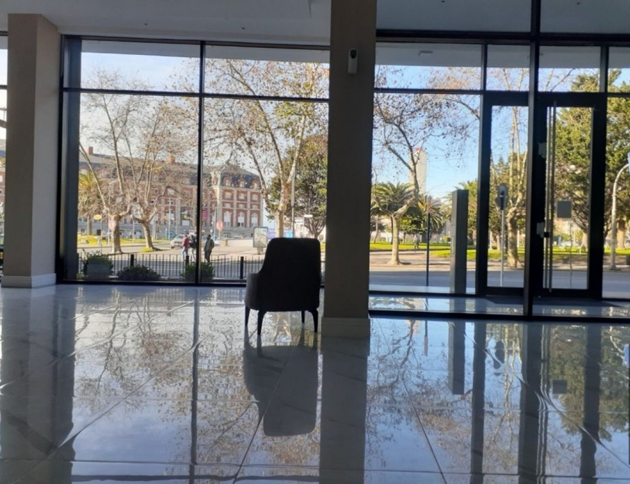 2 Ambientes con cochera y vista plena a  Plaza Colon!    Buenos Aires y Moreno 