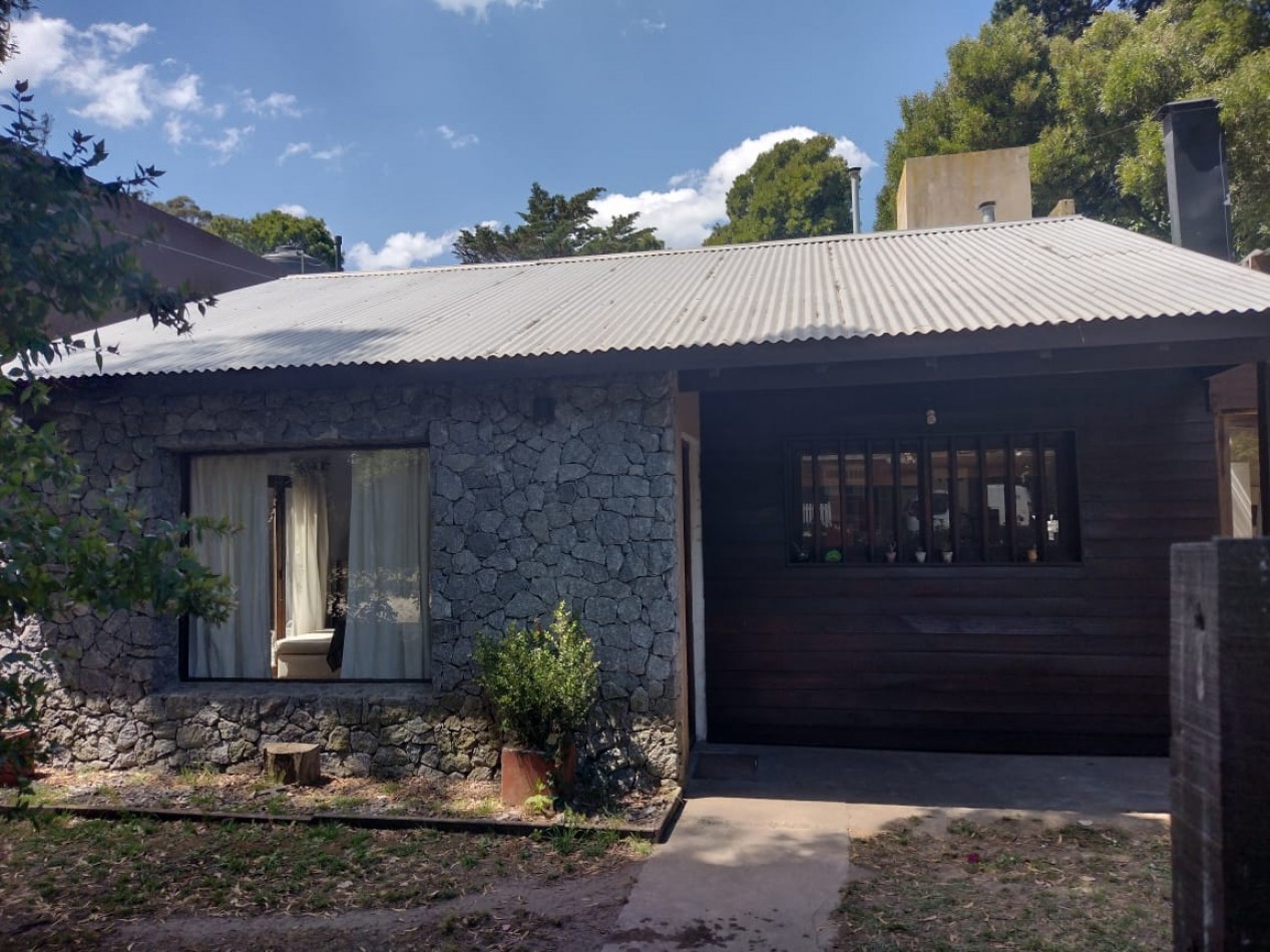 CHALET DE 4 AMBIENTES EN EL BOSQUE PERALTA RAMOS. ACEPTA PERMUTA MENOR VALOR