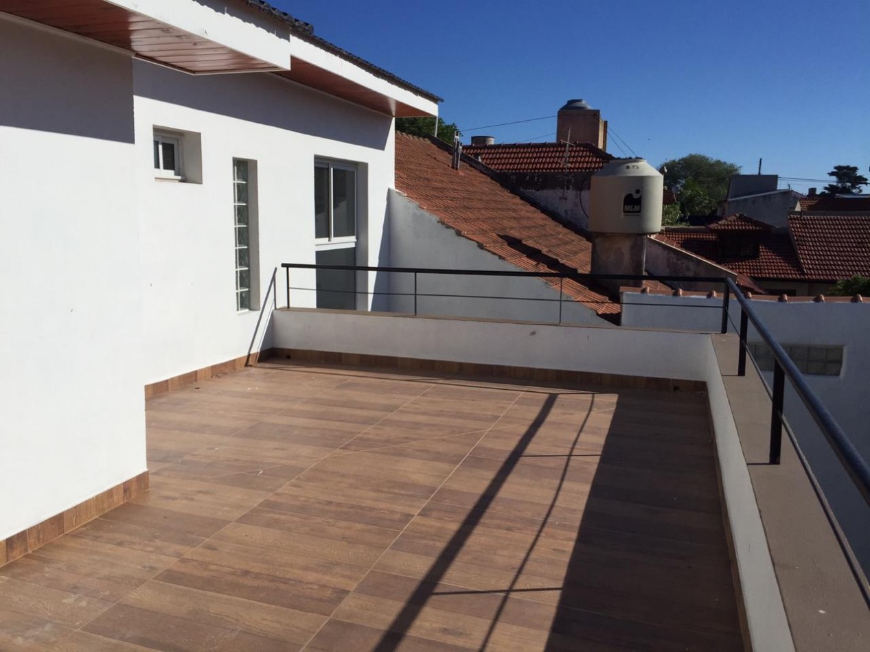 IMPECABLE CHALET RECICLADO A NUEVO BARRIO CONSTITUCION