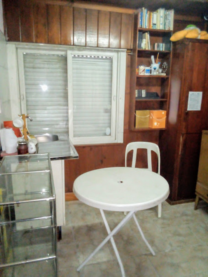 CHALET DE 4 AMBIENTES EN ESQUINA. ACEPTA PERMUTA MENOR VALOR