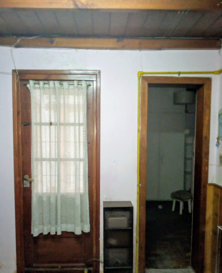 CHALET DE 4 AMBIENTES EN ESQUINA. ACEPTA PERMUTA MENOR VALOR