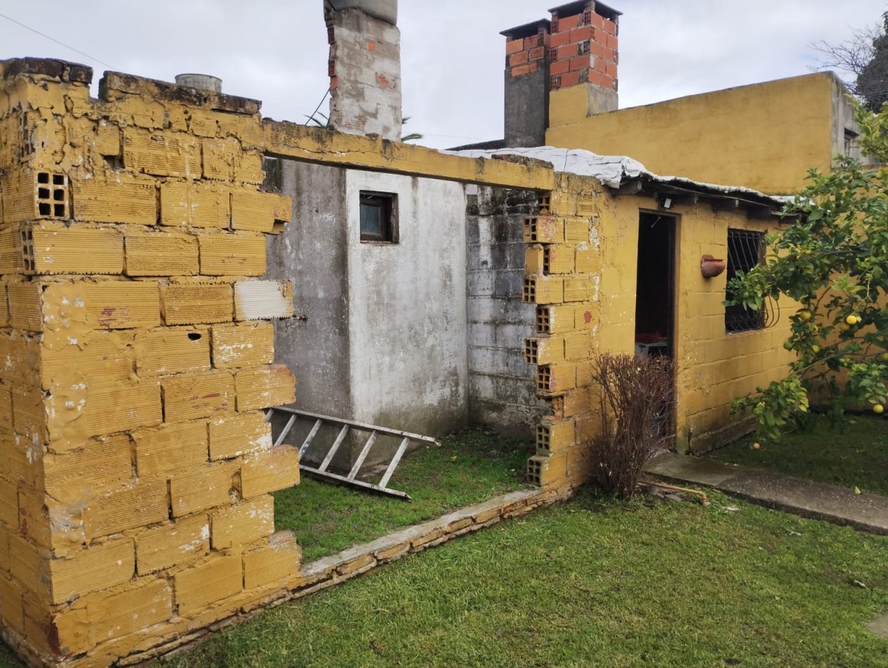 CASA DE 4 AMBIENTES PARCIALMENTE RECICLADA. ZONA EL GAUCHO