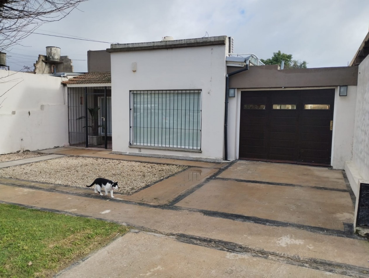 CASA DE 4 AMBIENTES PARCIALMENTE RECICLADA. ZONA EL GAUCHO