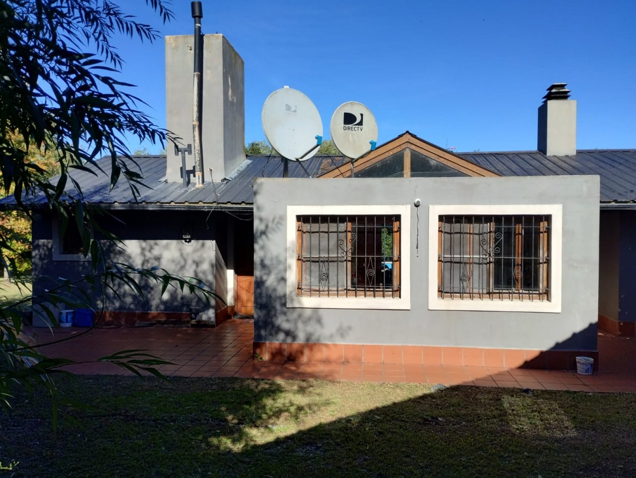 IMPECABLE CHALET CON GRAN PARQUE Y PISCINA. RUTA 226 KM 22