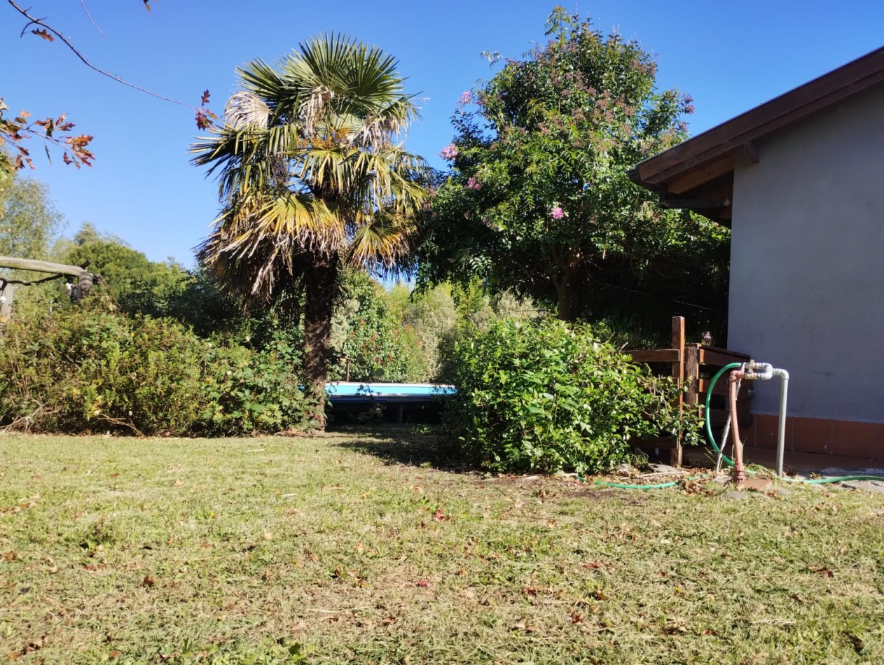 IMPECABLE CHALET CON GRAN PARQUE Y PISCINA. RUTA 226 KM 22