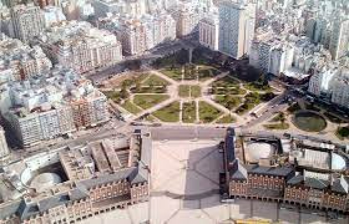 LOCAL COMERCIAL SOBRE AVENIDA COLON. A METROS DE LA PLAZA COLON