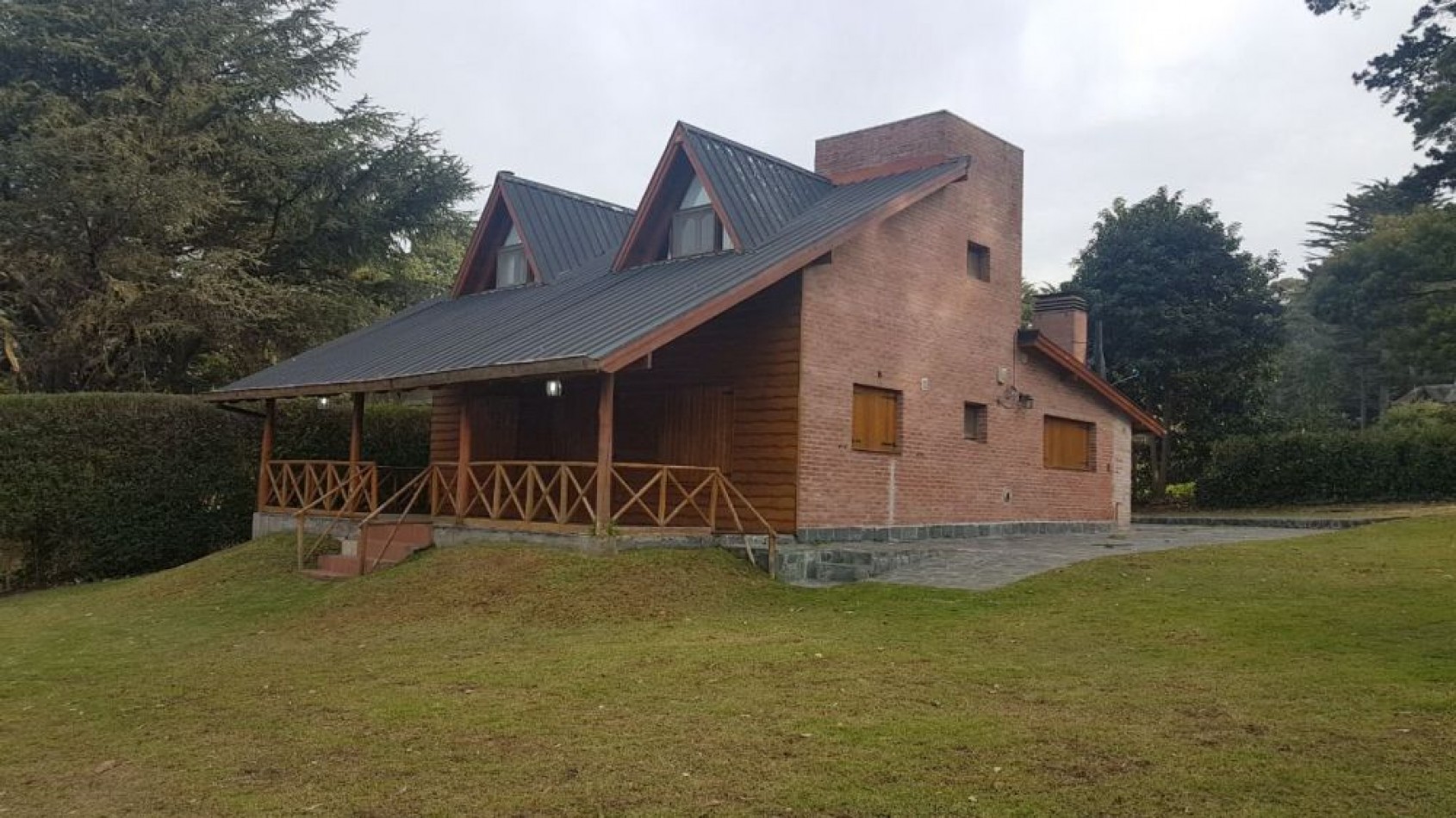 IMPECABLE CHALET DE 4 AMBIENTES CON PISCINA. SIERRAS DE LOS PADRES