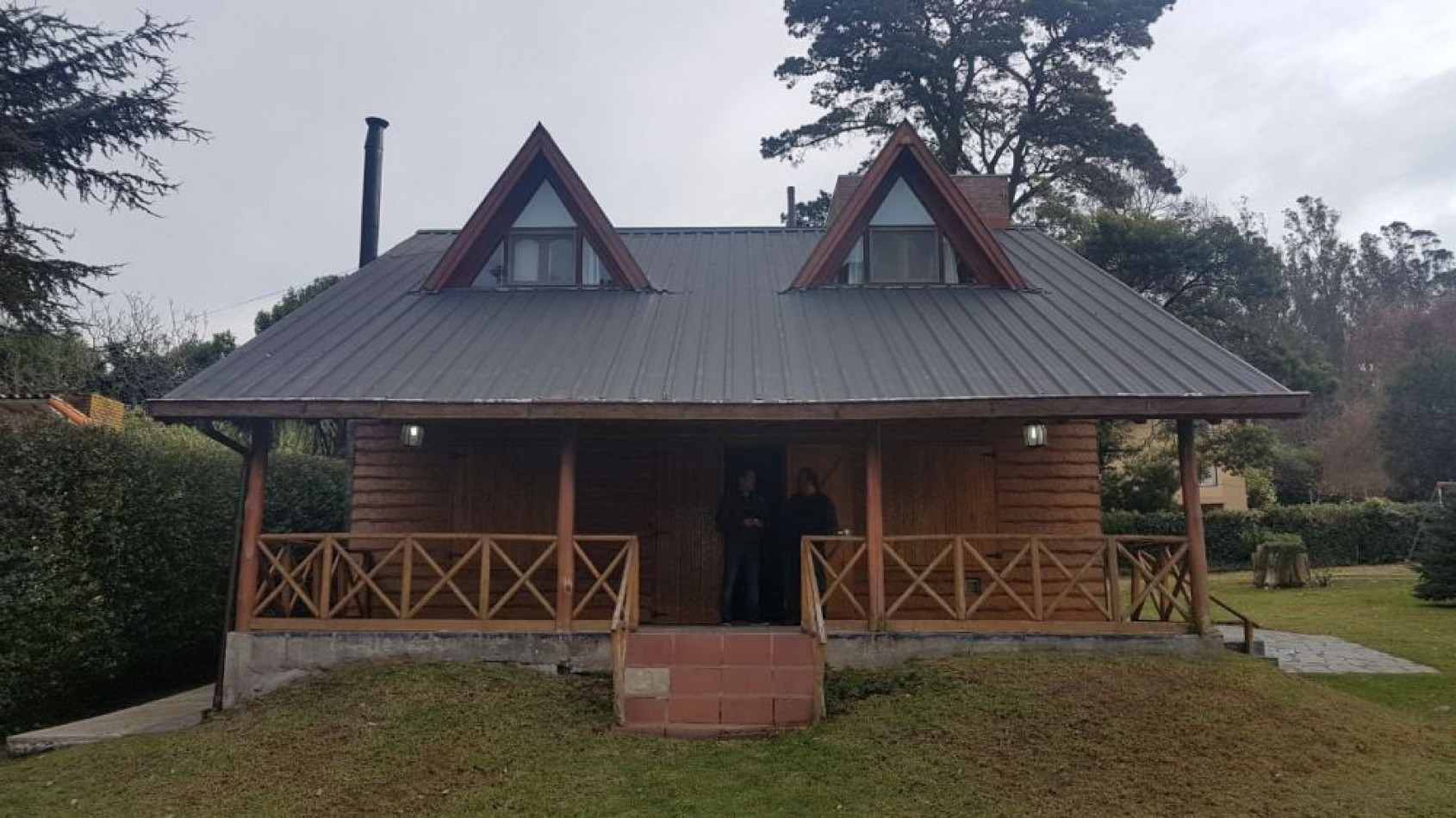 IMPECABLE CHALET DE 4 AMBIENTES CON PISCINA. SIERRAS DE LOS PADRES