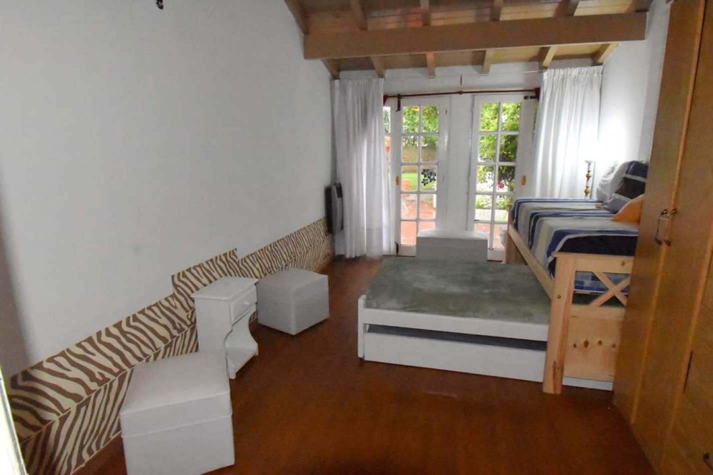 IMPECABLE CHALET DE 4 AMBIENTES CON PISICNA. CAISAMAR