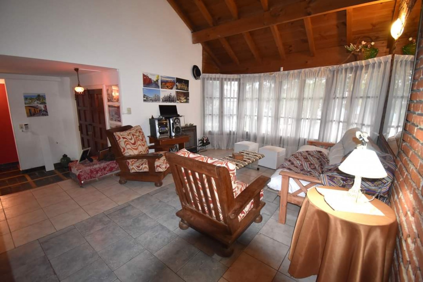 IMPECABLE CHALET DE 4 AMBIENTES CON PISICNA. CAISAMAR