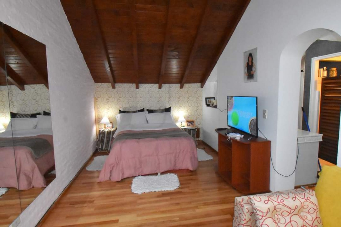 IMPECABLE CHALET DE 4 AMBIENTES CON PISICNA. CAISAMAR