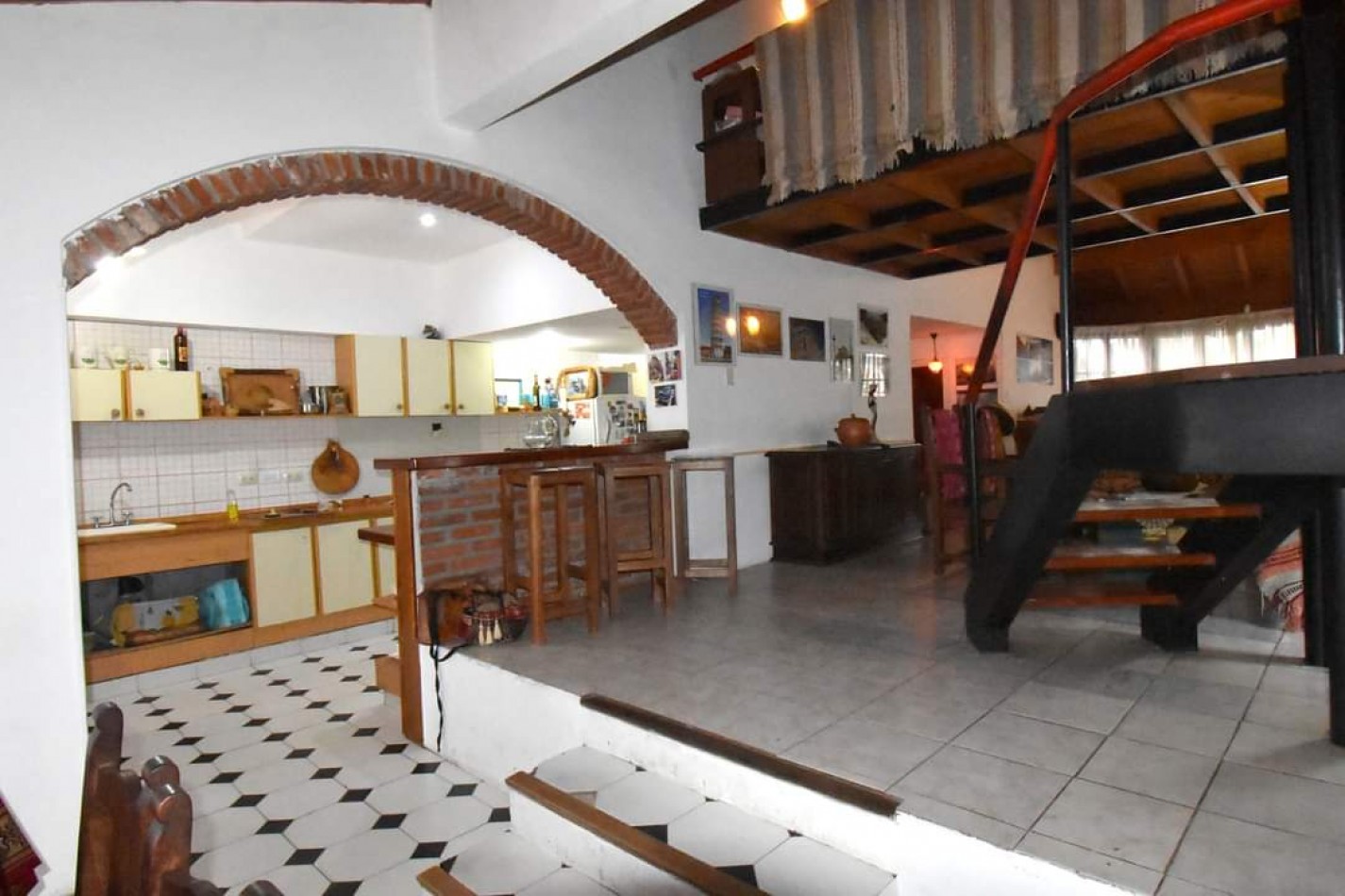 IMPECABLE CHALET DE 4 AMBIENTES CON PISICNA. CAISAMAR