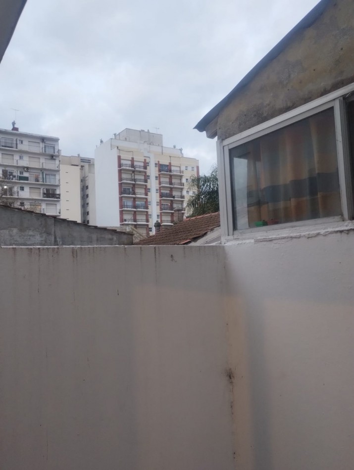 DEPARTAMENTO DE 2 AMBIENTES CON DOS PATIOS. ZONA GUEMES. FINANCIA EL 50% .