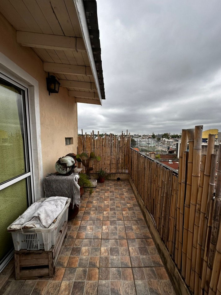 DEPARTAMENTO DE 2 AMBIENTES EN DUPLEX. CIUDADELA, PROVINCIA DE BUENOS AIRES. ACEPTA PERMUTA IGUAL VALOR.