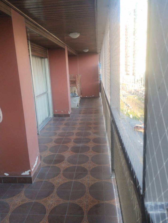 SEMIPISO DE 5 AMBIENTES CON ESCRITORIO Y COCHERA DOBLE. DIAGONAL ALBERDI 2500. OPORTUNIDAD. ACEPTA PERMUTA