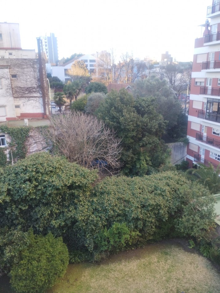 SEMIPISO DE 5 AMBIENTES CON ESCRITORIO Y COCHERA DOBLE. DIAGONAL ALBERDI 2500. OPORTUNIDAD. ACEPTA PERMUTA