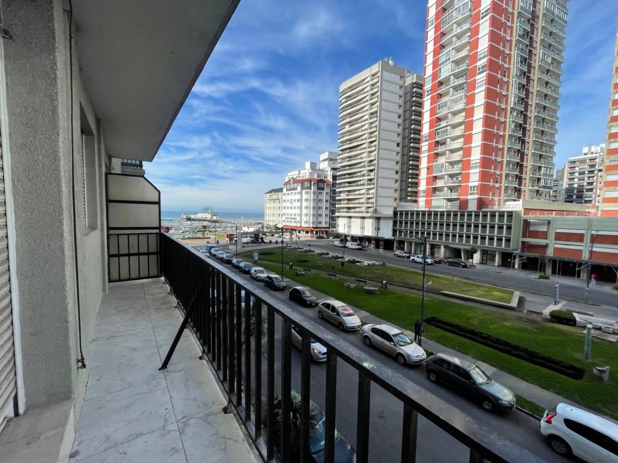 Departamento 3 ambientes con balcon al frente