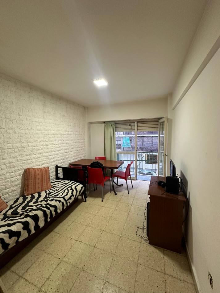 VENTA DEPARTAMENTO 2 AMBIENTES CON BALCON A LA CALLE