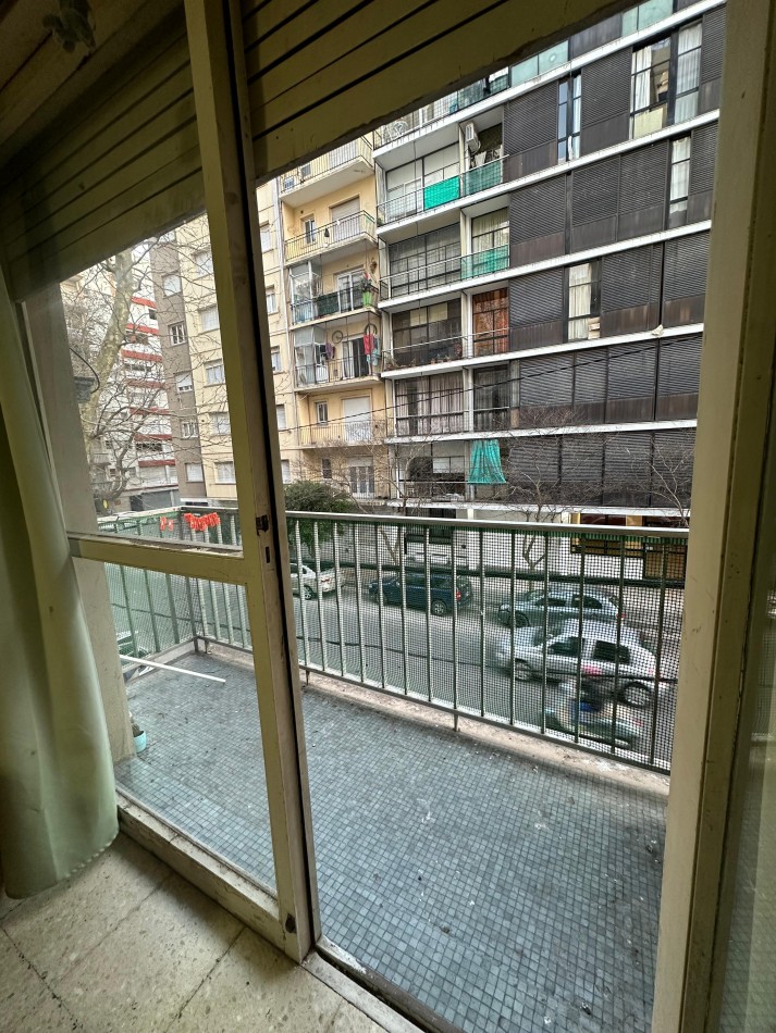 VENTA DEPARTAMENTO 2 AMBIENTES CON BALCON A LA CALLE