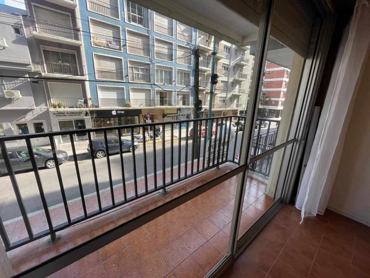 Departamento de Dos Ambientes con Balcon en Zona Guemes