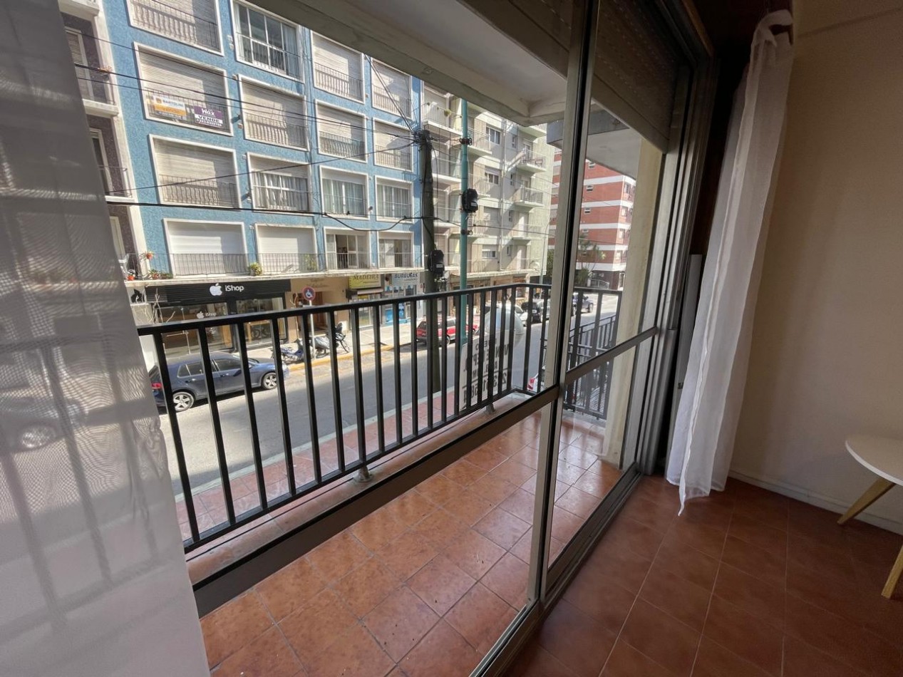 Departamento de Dos Ambientes con Balcon en Zona Guemes