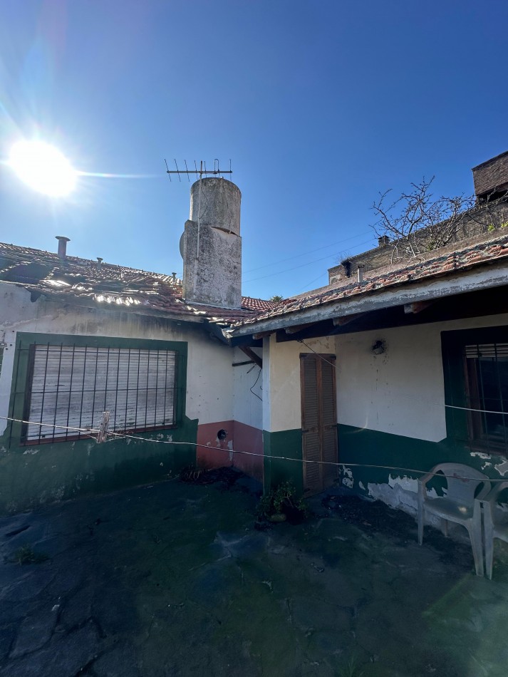 VENTA CASA 4 AMBIENTES A RECICLAR