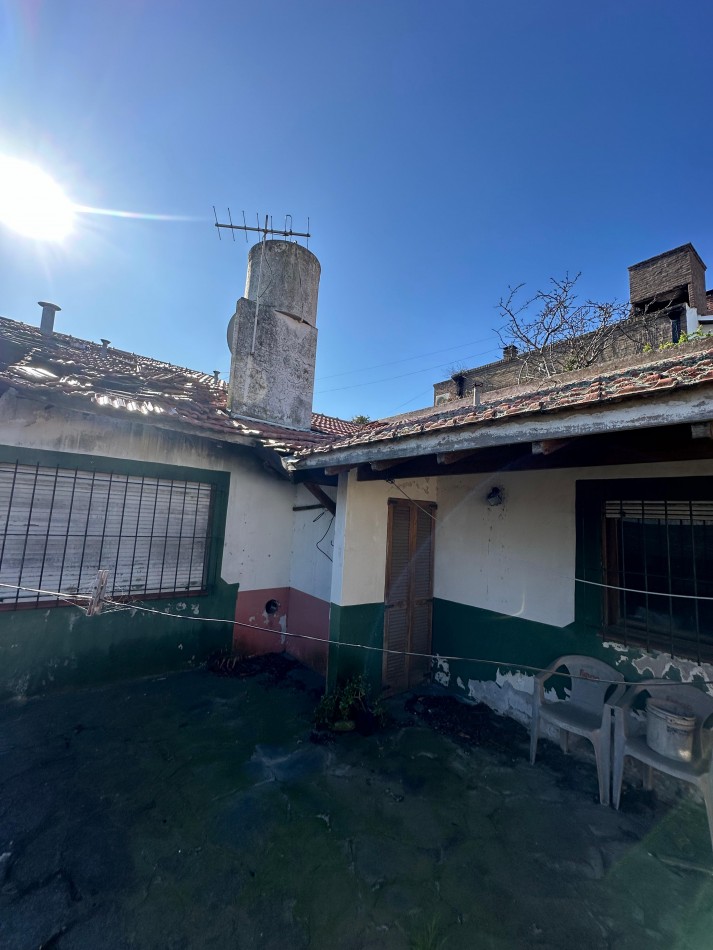 VENTA CASA 4 AMBIENTES A RECICLAR