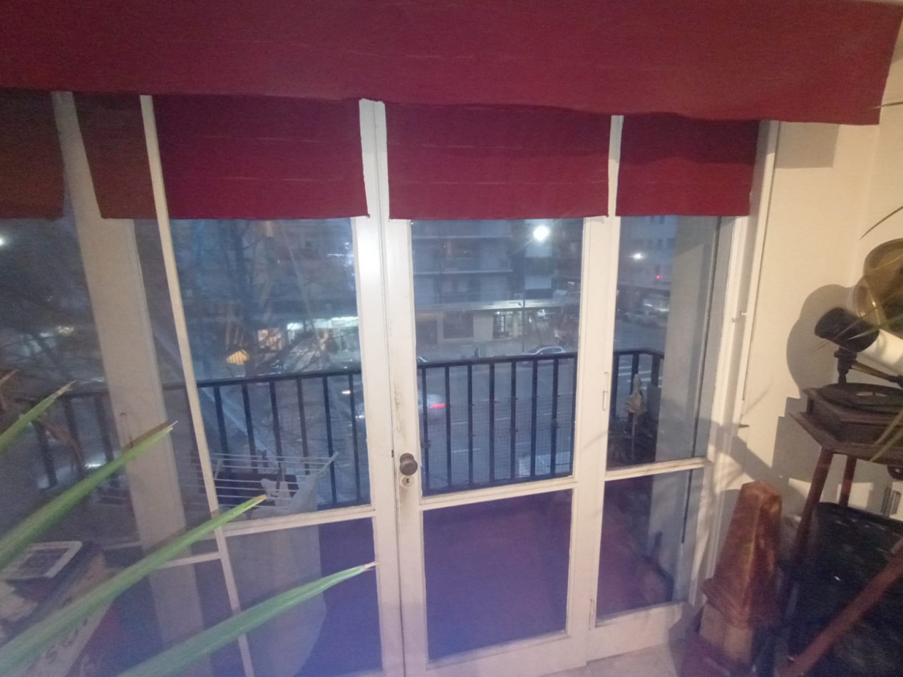 2 ambientes al frente sobre Av Colon