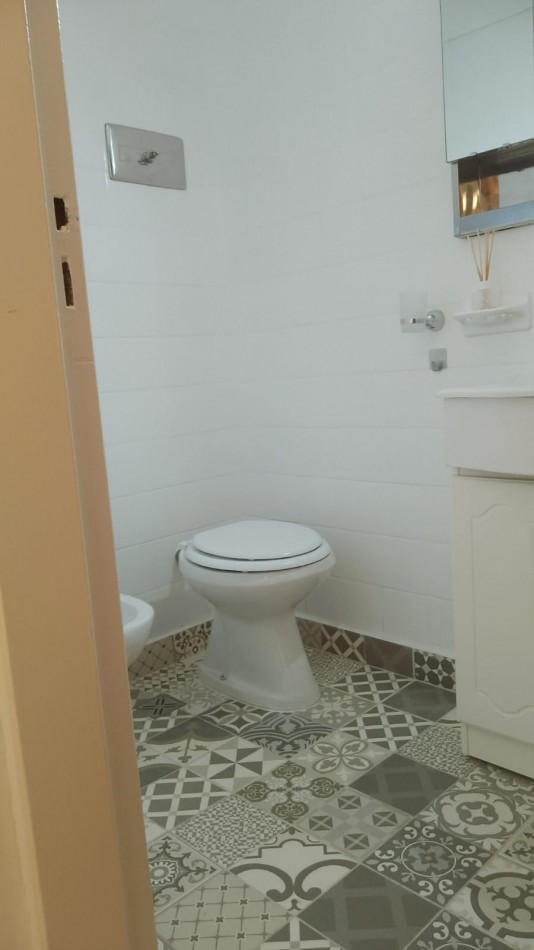 Departamento de 2 ambientes a la calle con balcon Corrientes y Rawson