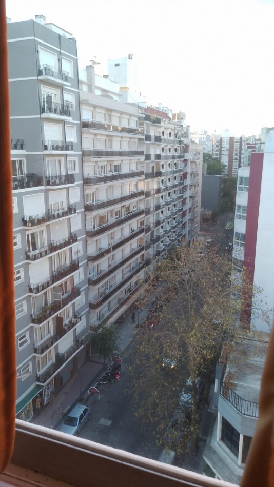 Departamento de 2 ambientes a la calle con balcon Corrientes y Rawson