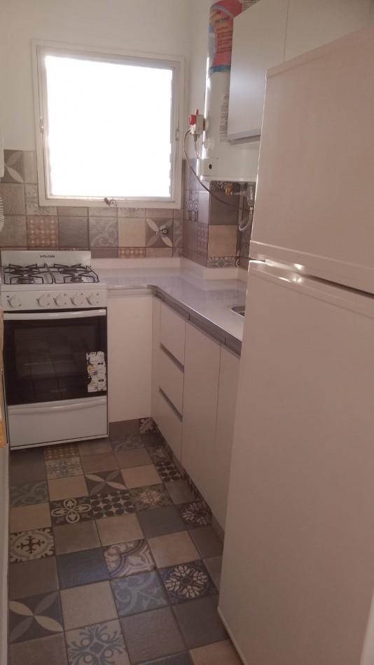 Departamento de 2 ambientes a la calle con balcon Corrientes y Rawson