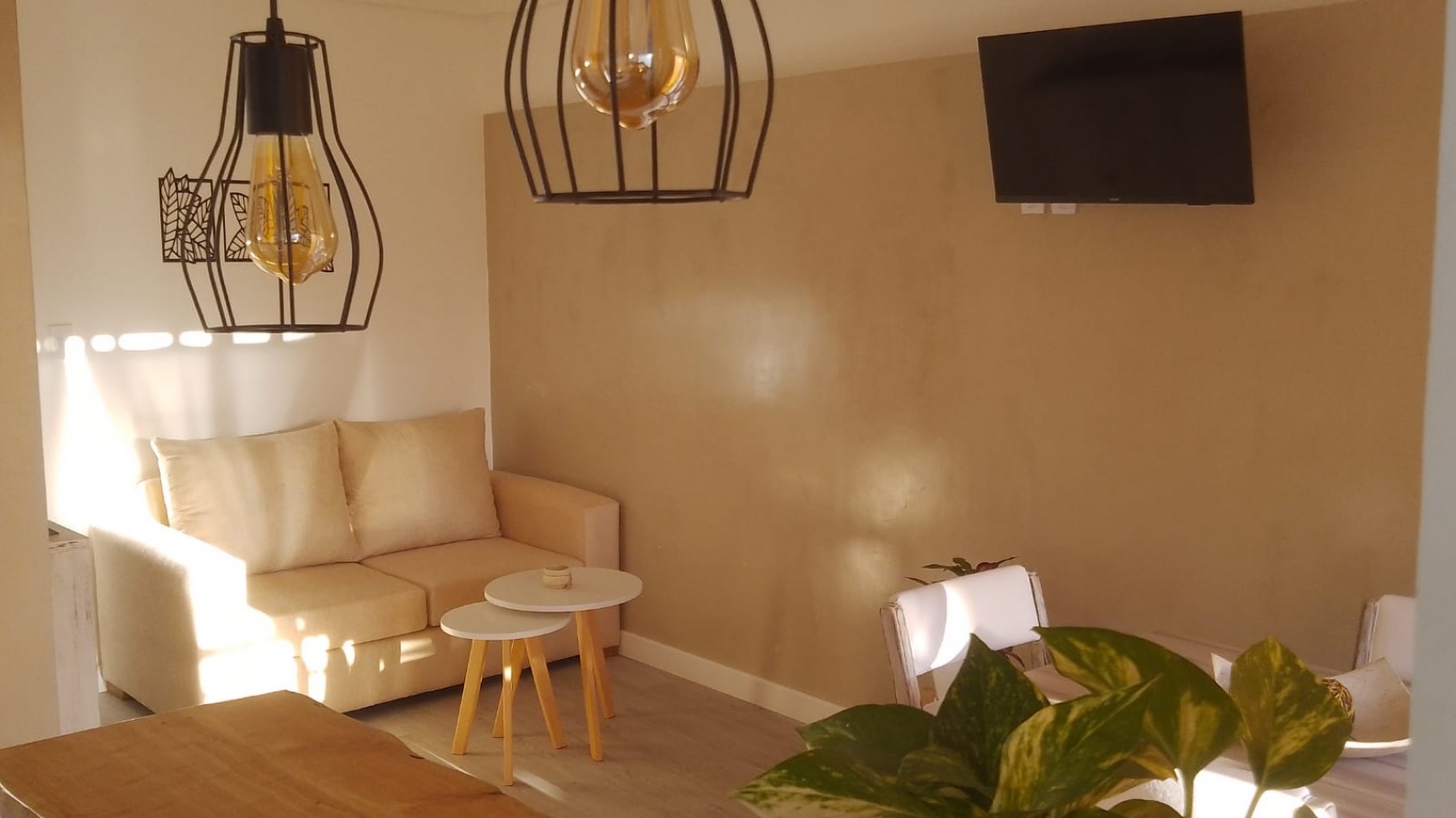 Departamento de 2 ambientes a la calle con balcon Corrientes y Rawson