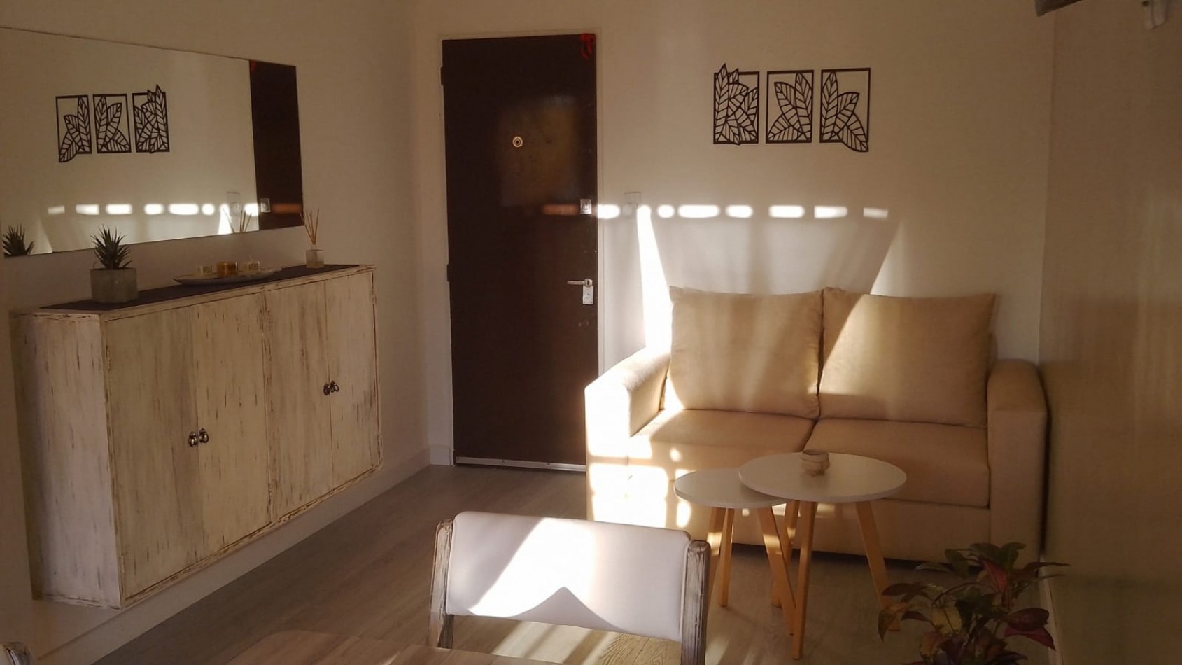 Departamento de 2 ambientes a la calle con balcon Corrientes y Rawson