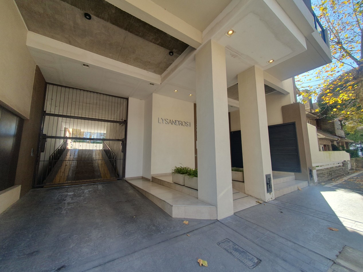 Hermoso Semipiso de 3 ambientes con cochera en Plaza Mitre  