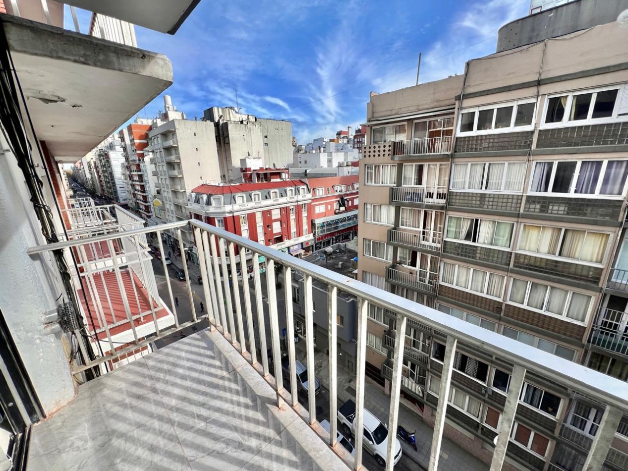 2 ambientes al frente c/ balcon saliente Entre Rios y Av Luro