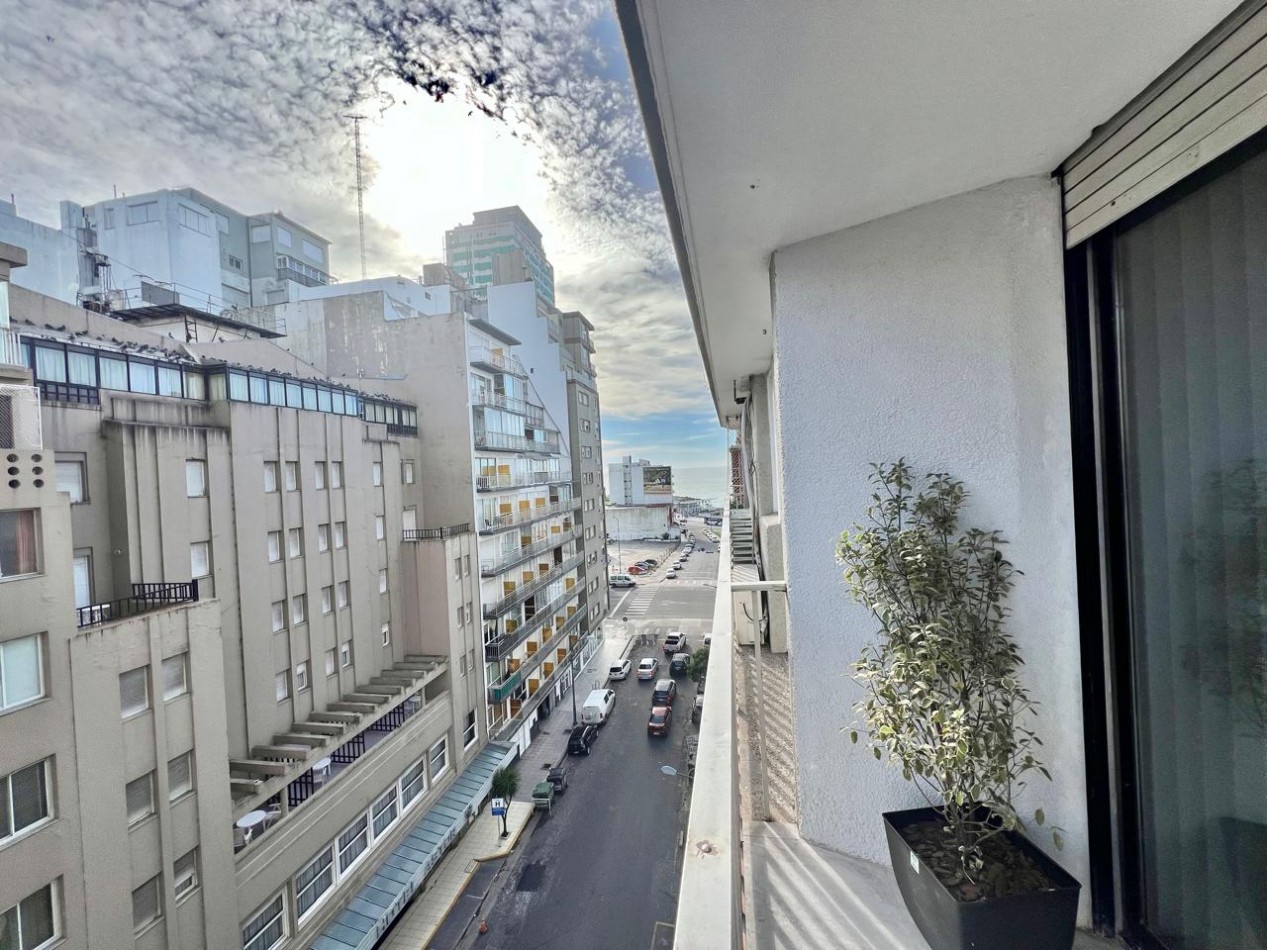 2 ambientes al frente c/ balcon saliente Entre Rios y Av Luro