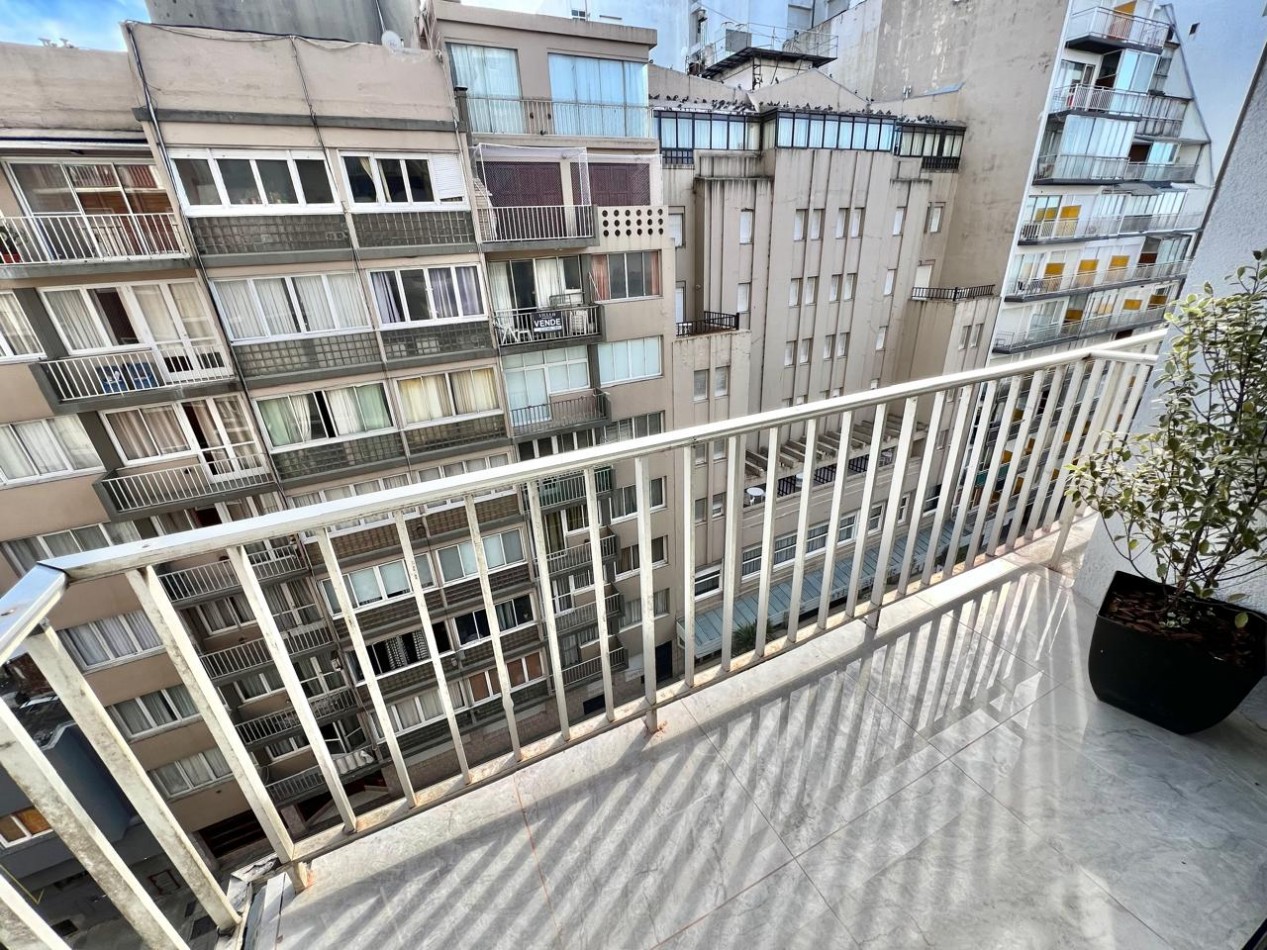 2 ambientes al frente c/ balcon saliente Entre Rios y Av Luro
