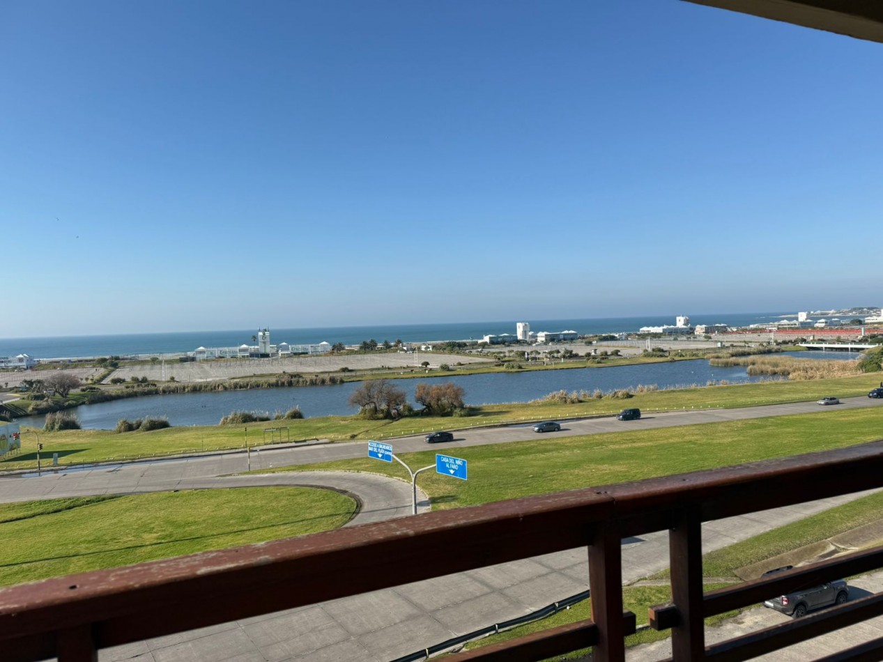 Departamento de 3 ambientes con cochera. Vista al mar.