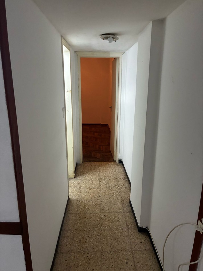 Departamento 2 ambientes con patio Tucuman y Colon
