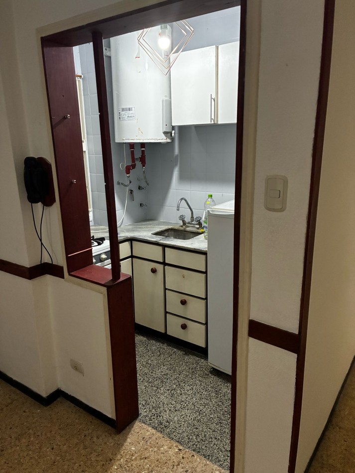 Departamento 2 ambientes con patio Tucuman y Colon