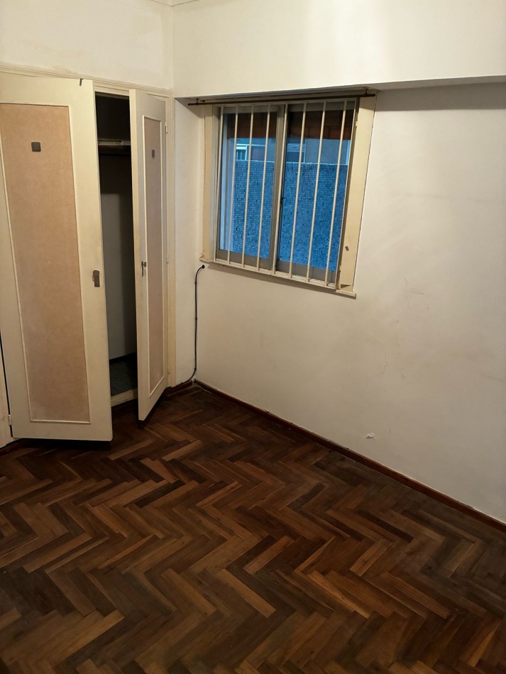 Departamento 2 ambientes con patio Tucuman y Colon