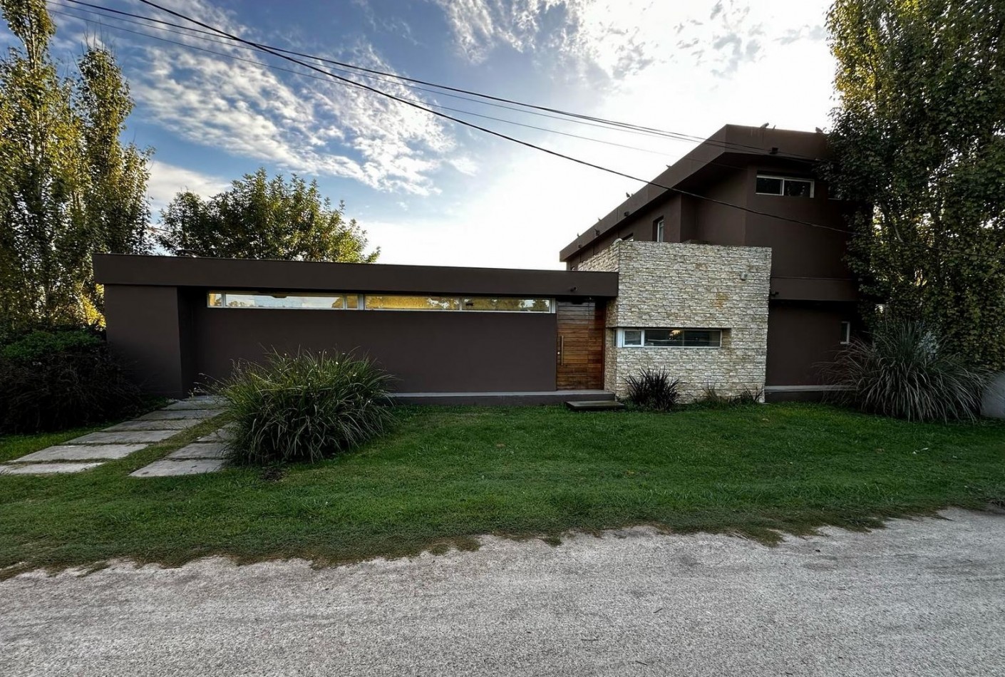 Casa de 5 ambientes con pileta en Acantilados