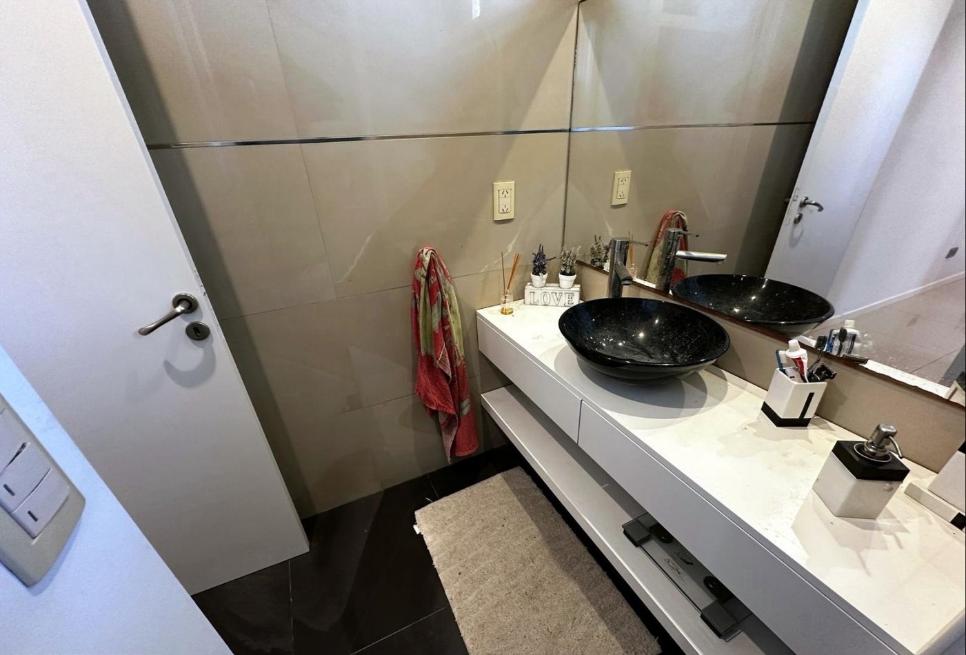 Casa de 5 ambientes con pileta en Acantilados