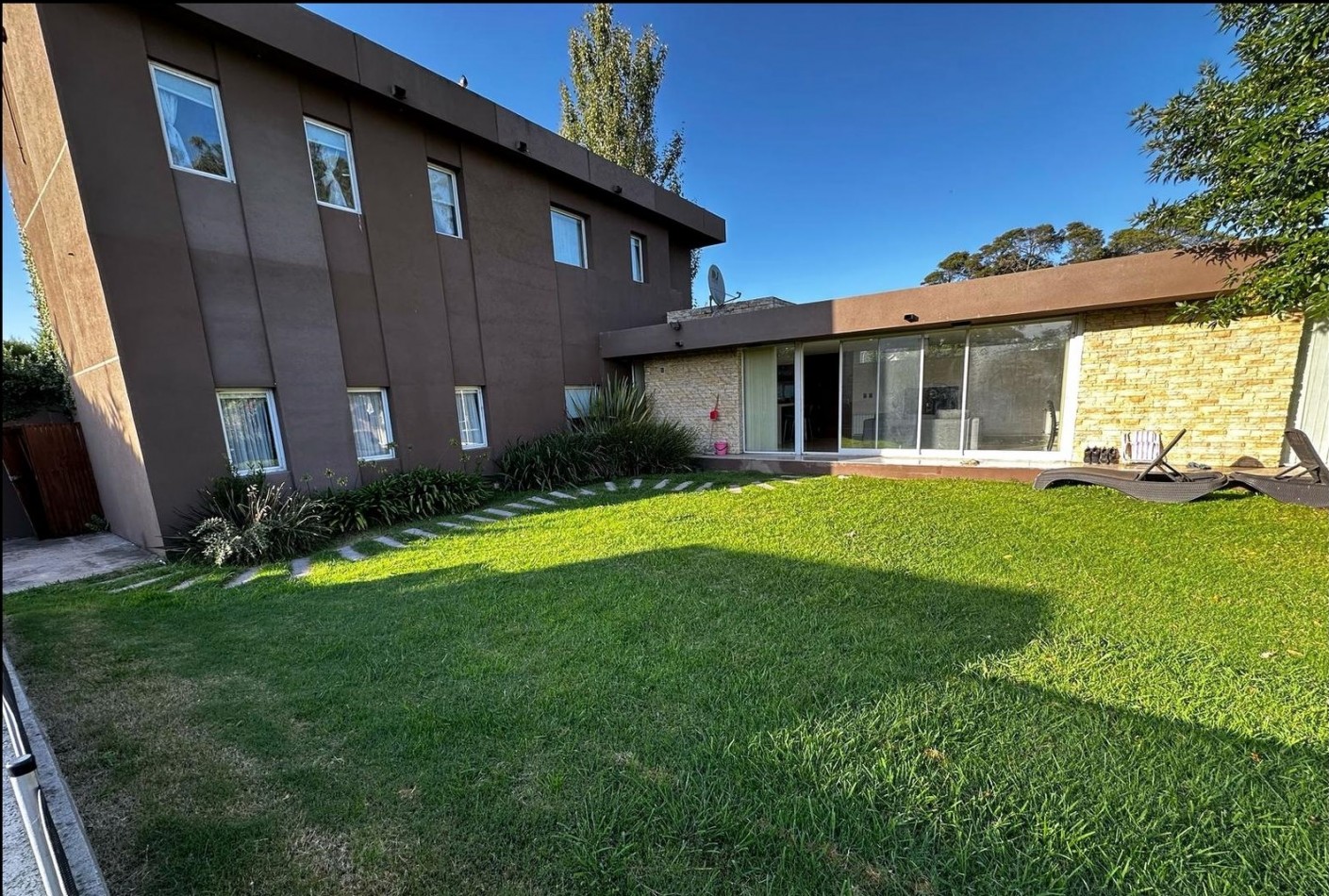 Casa de 5 ambientes con pileta en Acantilados