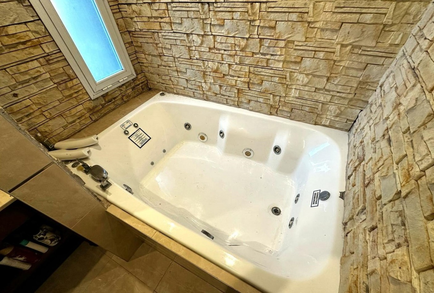 Casa de 5 ambientes con pileta en Acantilados