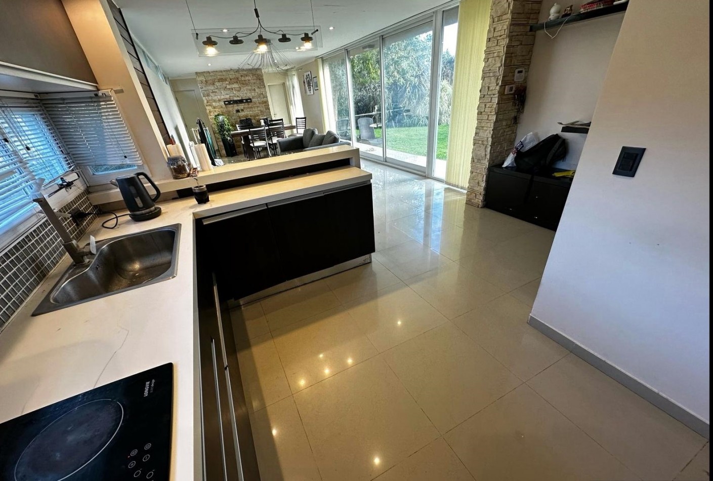 Casa de 5 ambientes con pileta en Acantilados