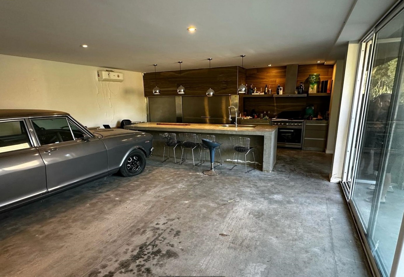 Casa de 5 ambientes con pileta en Acantilados