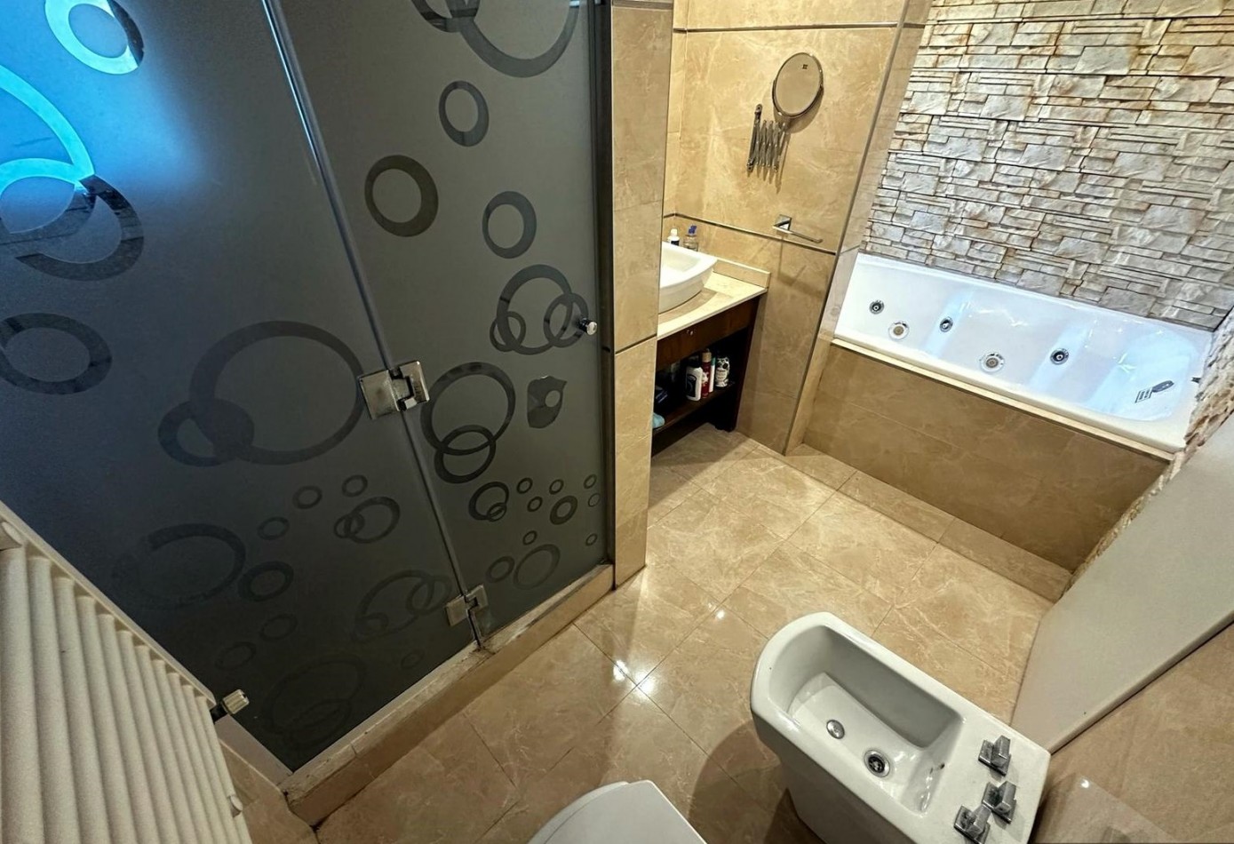 Casa de 5 ambientes con pileta en Acantilados